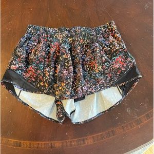 Lululemon hotty hot shorts size 6
